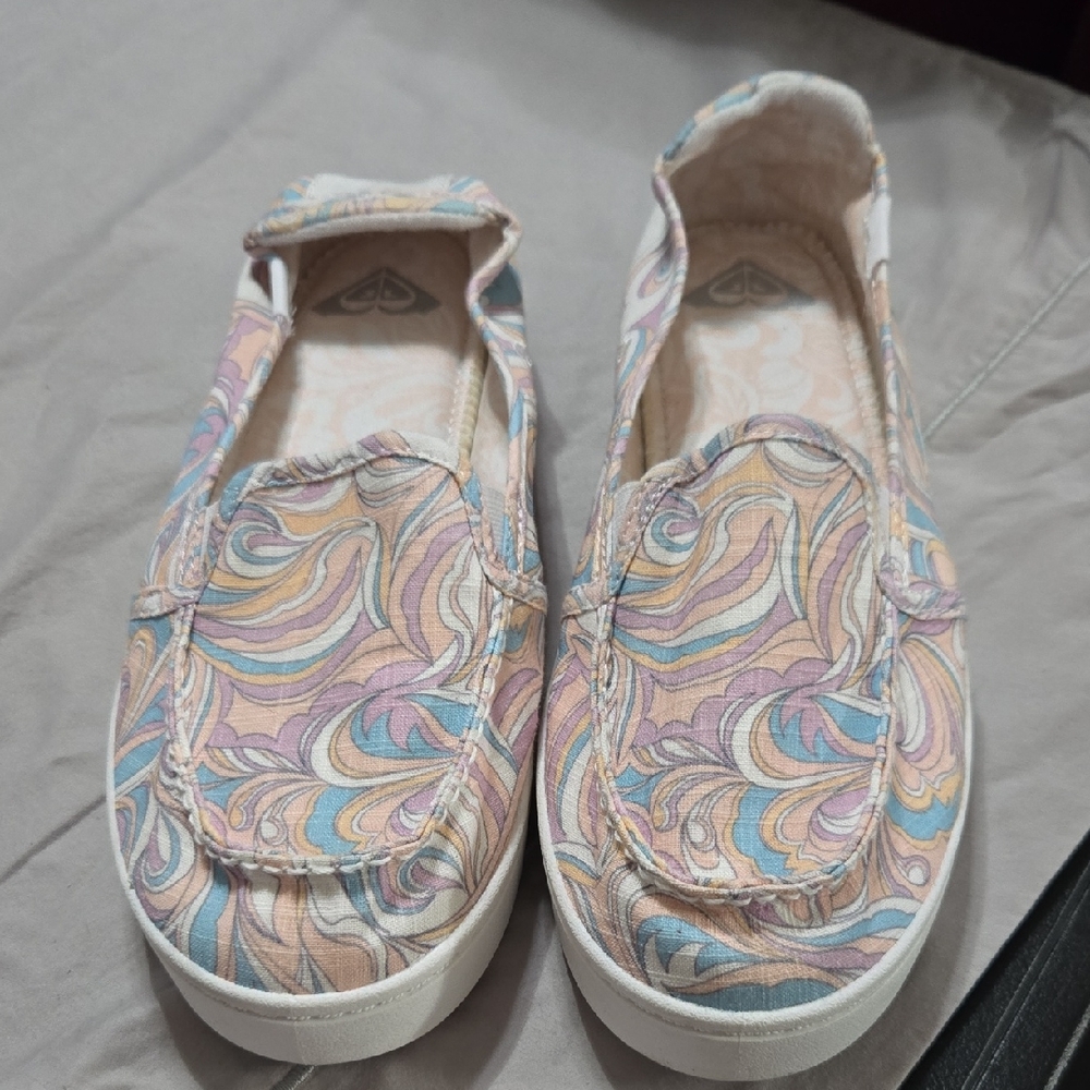 Roxy Pink and Blue Flats with Vibrant Swirl Design